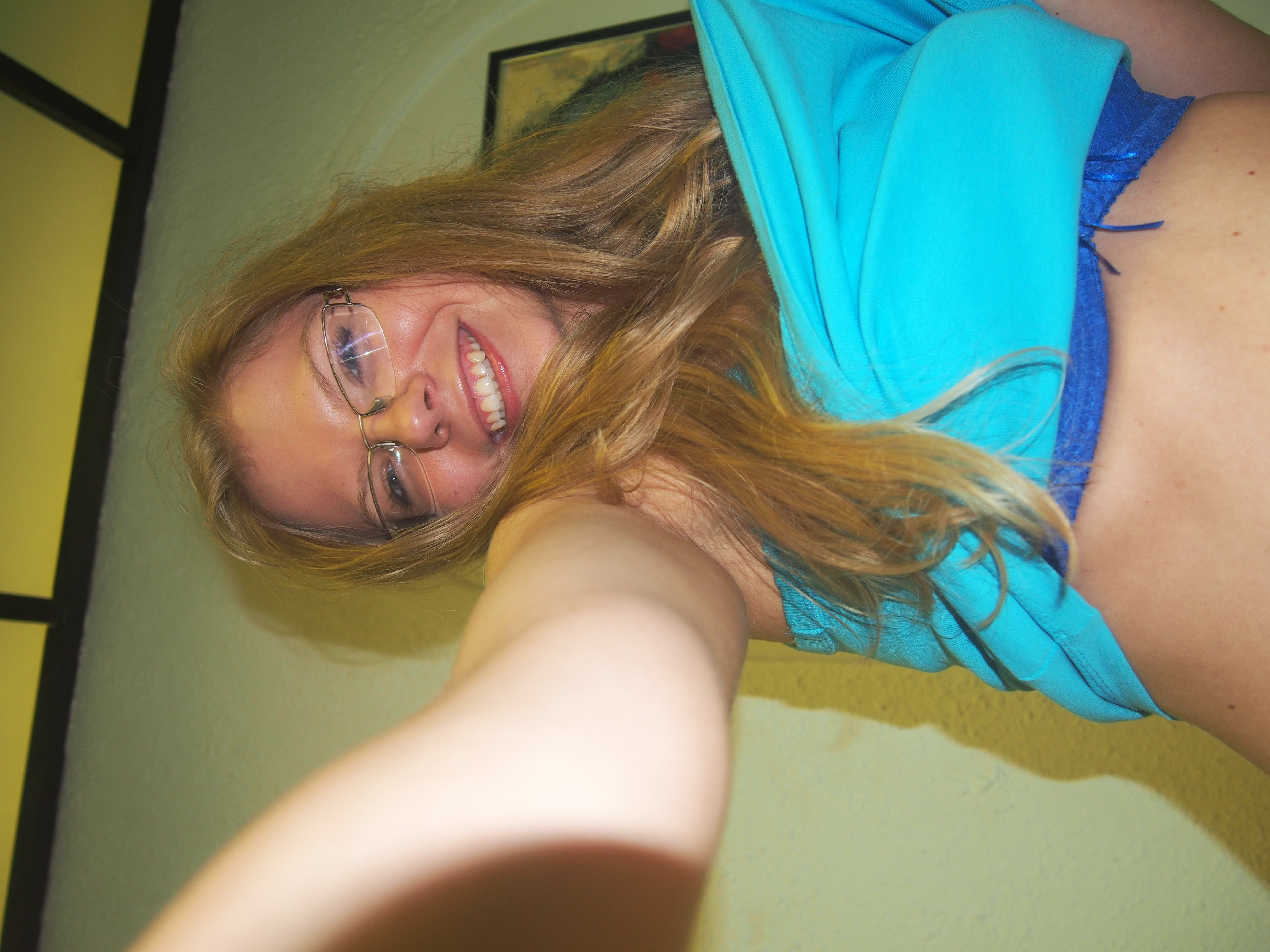 Vrolijke meid opzoek naar lange lul