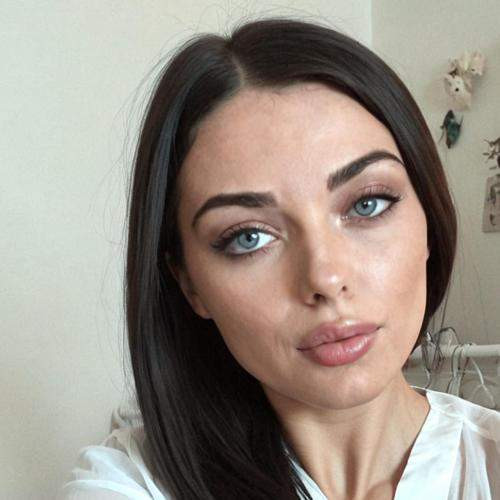 Bruinogige brunette zoekt een leuke man