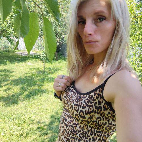 Echte lelijke vrouw zoekt ruige orgie sexdating